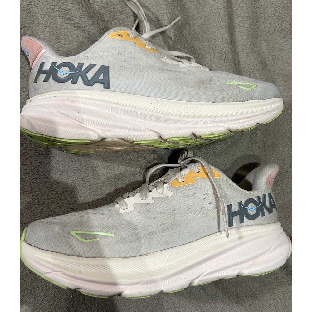 Hoka One One Clifton 9 Womens Size 7 D Wide Running Shoes Off White Pastel
